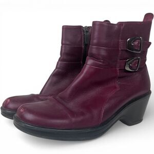 Dansko Bibi Moto Style Ankle Boot Bootie Cranberry Leather Buckle Accent EU 37